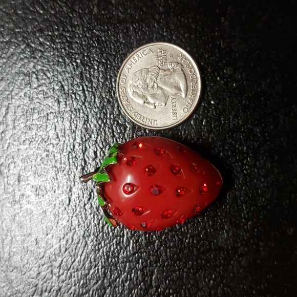 Vintage Best Strawberry Brooch - Picture 5 of 5